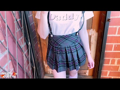 ❤️ 女学生深深地吸吮她的鸡巴，代替上课做爱 ❌ Porno❤