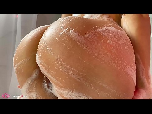 ❤️ 布鲁内特在淋浴时用振动器自慰阴部达到强烈的高潮 ❌ Porno❤