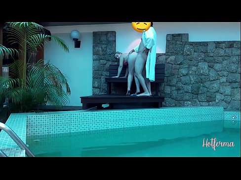 ❤️ 老板邀请女佣去泳池，却忍不住要来个热辣的 ❌ Porno❤
