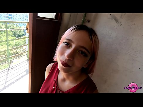 ❤️ 学生Sensual在内陆地区吸食陌生人--在他脸上射精 ❌ Porno❤